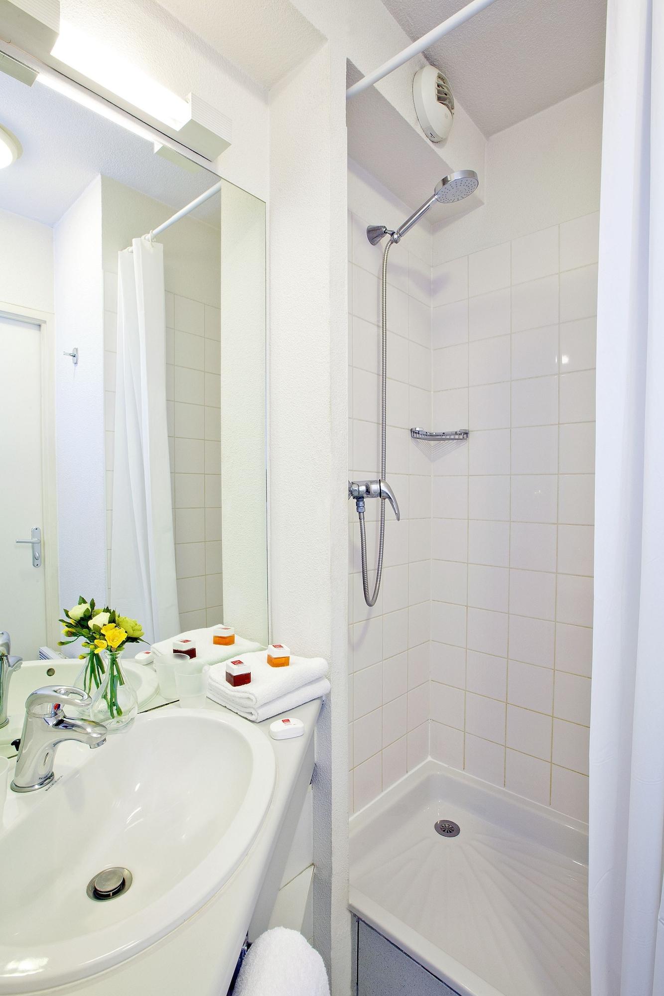Sejours & Affaires Poitiers Lamartine Εξωτερικό φωτογραφία