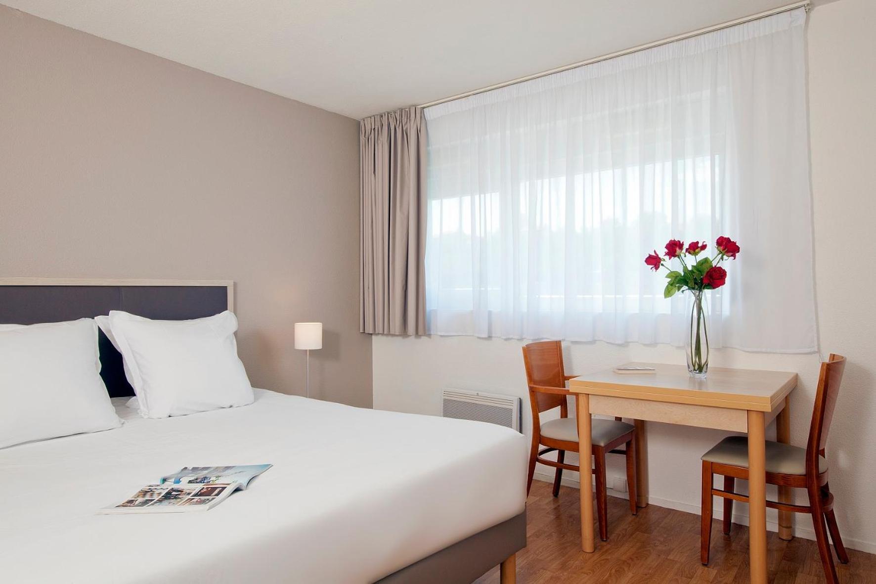 Sejours & Affaires Poitiers Lamartine Εξωτερικό φωτογραφία